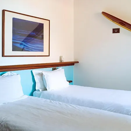 Hotel De La 4*