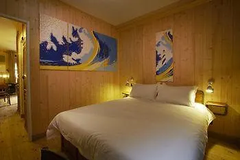 Hotel De La 4*