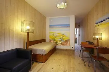 De La 4*