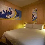 Hotel De La 4*